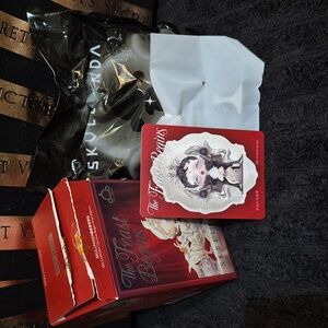 CRUMB SCOOP - Skullpanda The Feast Begins Collectible Figure